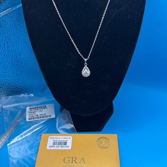 Certified 1.0 carat Moissanite diamond Pendant Necklace VVSD